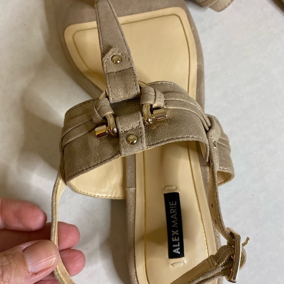 Alex Marie gold leather sandals sz 7 NWOT - Picture 7 of 7